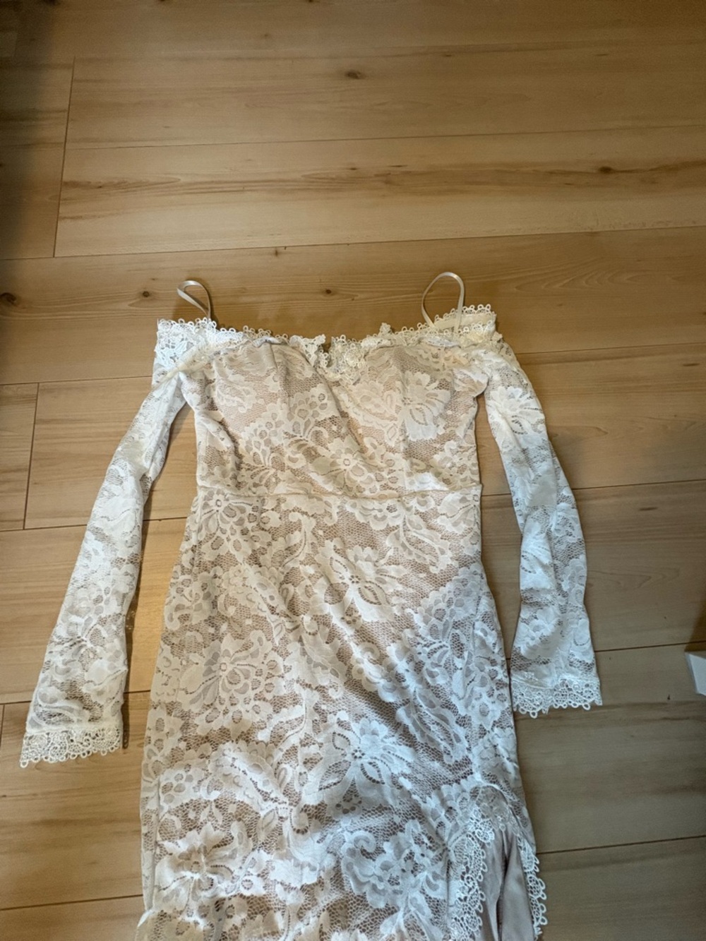 SHEIN-Elegant Off-Shoulder White Lace Evening Gown with Side Slit - Picture 7 of 11